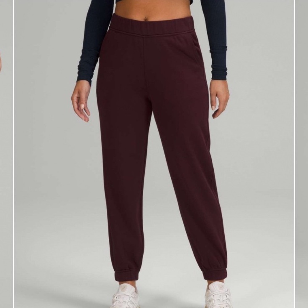 Lululemon Relaxed High-Rise Jogger Cassis Burgundy Fleece Sweatpants Size 2